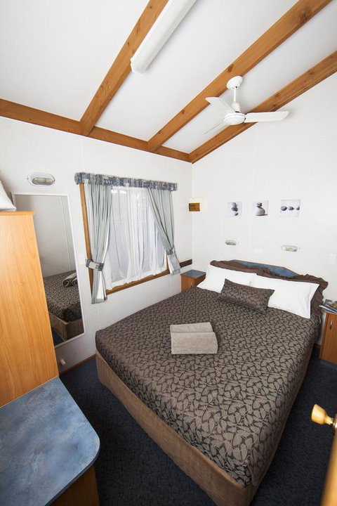 Lakeside Tourist Park - Accommodation Resorts 15