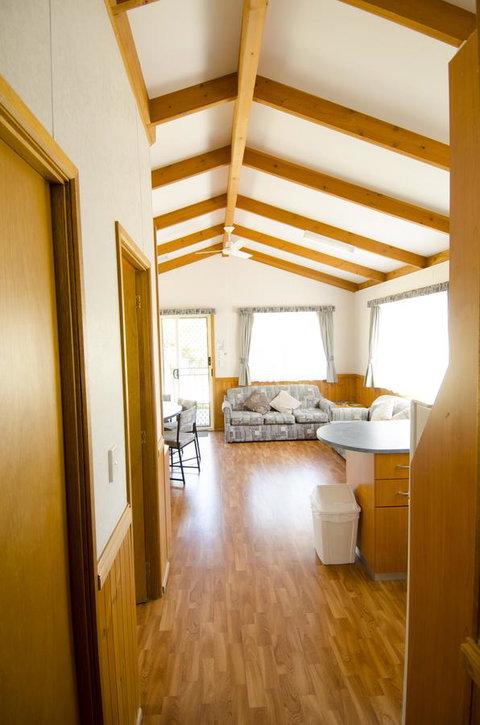 Lakeside Tourist Park - Accommodation Resorts 5