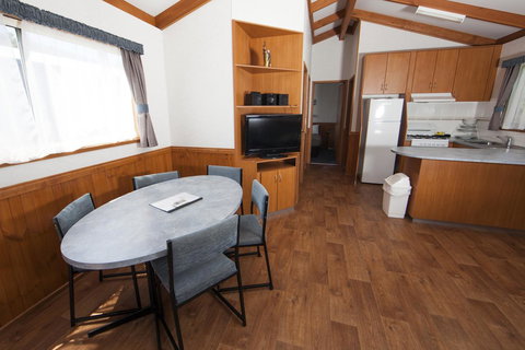 Lakeside Tourist Park - Accommodation Resorts 7