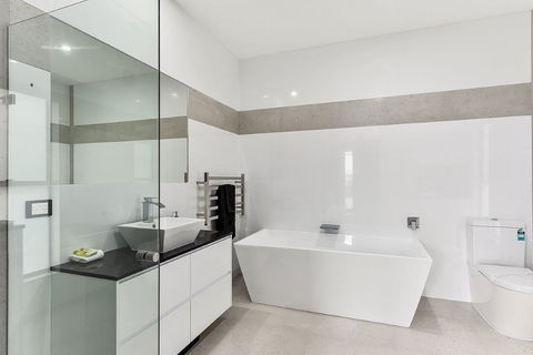 KENNEDY EXECUTIVE TOWNHOUSE - Accommodation Resorts 1