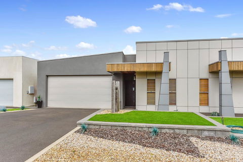 KENNEDY EXECUTIVE TOWNHOUSE - Accommodation Resorts 9