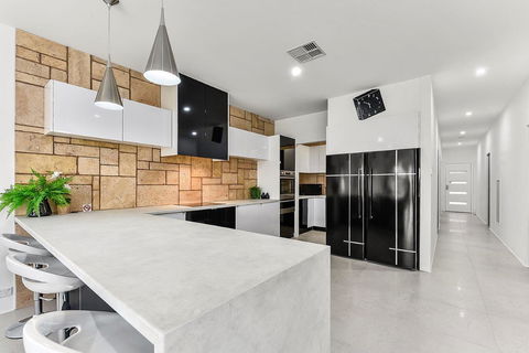 KENNEDY EXECUTIVE TOWNHOUSE - Accommodation Resorts 12