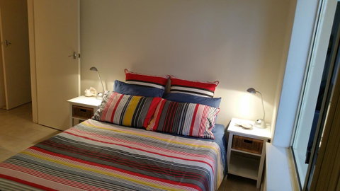 Acaill Accommodation Esplanade Living Self Check-In Self Check-Out - Accommodation Resorts 21