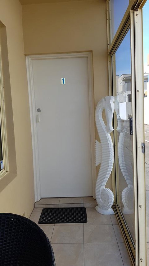 Acaill Accommodation Esplanade Living Self Check-In Self Check-Out - Accommodation Resorts 42