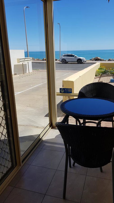 Acaill Accommodation Esplanade Living Self Check-In Self Check-Out - Accommodation Resorts 10