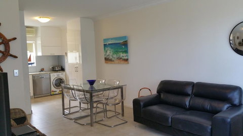 Acaill Accommodation Esplanade Living Self Check-In Self Check-Out - Accommodation Resorts 2