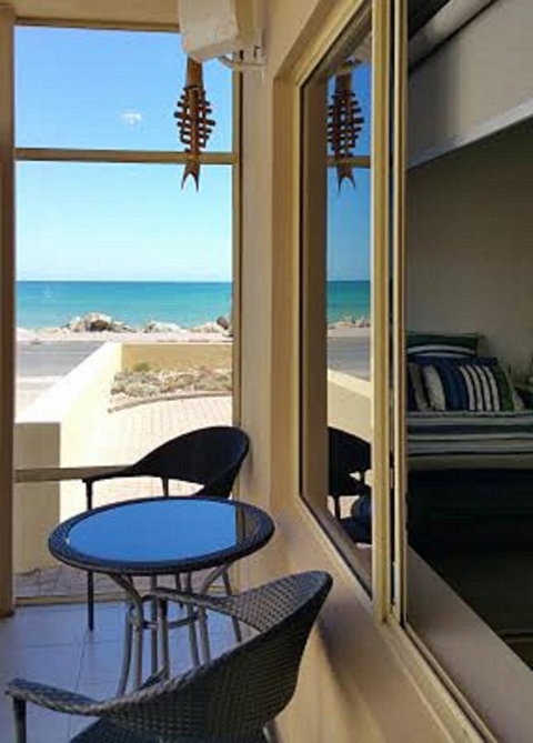 Acaill Accommodation Esplanade Living Self Check-In Self Check-Out - Accommodation Resorts 38