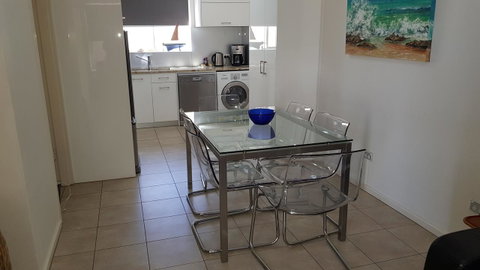 Acaill Accommodation Esplanade Living Self Check-In Self Check-Out - Accommodation Resorts 7