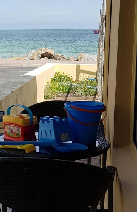 Acaill Accommodation Esplanade Living Self Check-In Self Check-Out - Accommodation Resorts 14