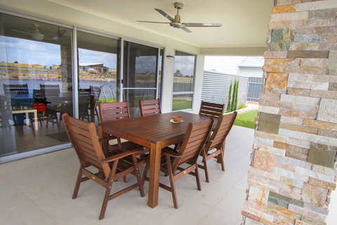 Brock's Base - Accommodation Resorts 2