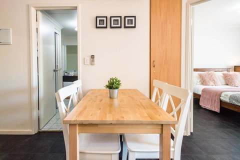 Executive 3 Bedroom Apartment + Internet + Parking - Accommodation Resorts 13