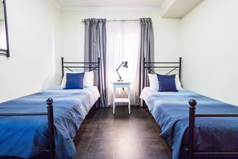 Executive 3 Bedroom Apartment + Internet + Parking - Accommodation Resorts 8