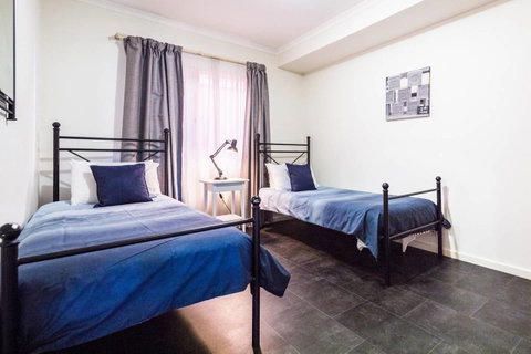 Executive 3 Bedroom Apartment + Internet + Parking - Accommodation Resorts 16