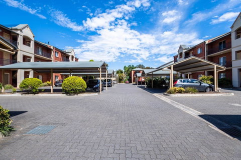 Executive 3 Bedroom Apartment + Internet + Parking - Accommodation Resorts 35