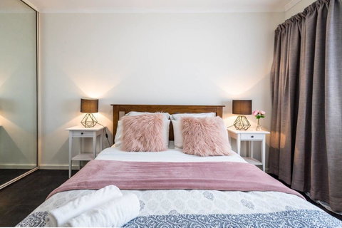 Executive 3 Bedroom Apartment + Internet + Parking - Accommodation Resorts 1