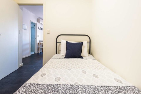 Executive 3 Bedroom Apartment + Internet + Parking - Accommodation Resorts 34