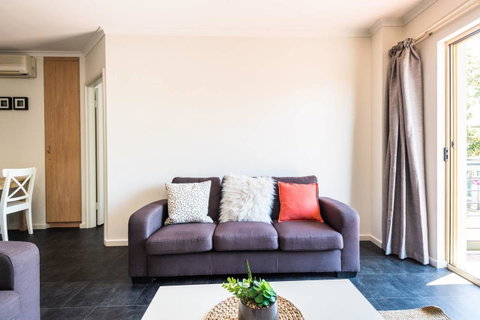 Executive 3 Bedroom Apartment + Internet + Parking - Accommodation Resorts 20