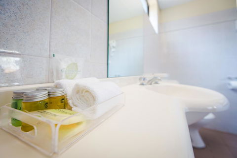 Abcot Inn - Accommodation Resorts 6