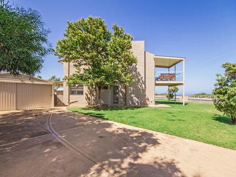 Pearl By The Sea - Accommodation Resorts 12