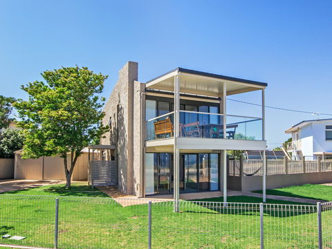 Pearl By The Sea - Accommodation Resorts 1