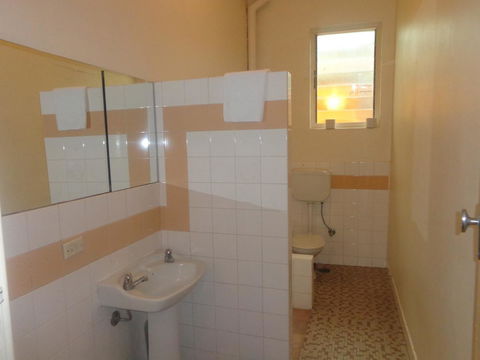 Adelaide Backpackers And Travellers Inn - Accommodation Resorts 7