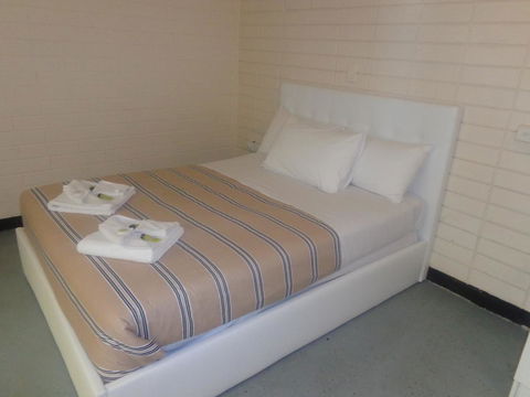 Adelaide Backpackers And Travellers Inn - Accommodation Resorts 24