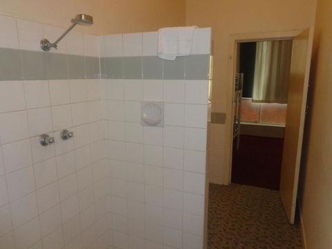 Adelaide Backpackers And Travellers Inn - Accommodation Resorts 5