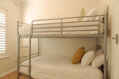 Henley Beach South, Amazing Views, Huge Private Balcony! - Accommodation Resorts 8