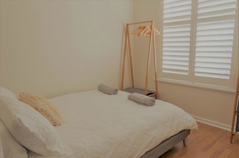 Henley Beach South, Amazing Views, Huge Private Balcony! - Accommodation Resorts 4