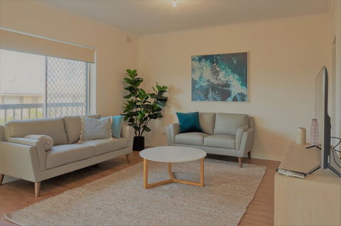 Henley Beach South, Amazing Views, Huge Private Balcony! - Accommodation Resorts 2