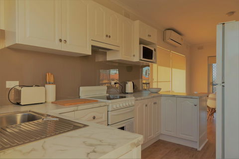 Henley Beach South, Amazing Views, Huge Private Balcony! - Accommodation Resorts 16