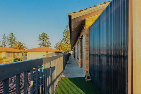 Henley Beach South, Amazing Views, Huge Private Balcony! - Accommodation Resorts 19