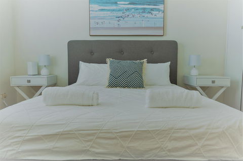 Henley Beach South, Amazing Views, Huge Private Balcony! - Accommodation Resorts 6