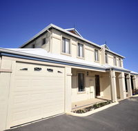 Palm Beach Manor - Accommodation Resorts