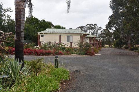 Mount Barker Valley Views Motel & Chalets, Western Australia - Accommodation Resorts 32