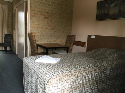 Mount Barker Valley Views Motel & Chalets, Western Australia - Accommodation Resorts 8