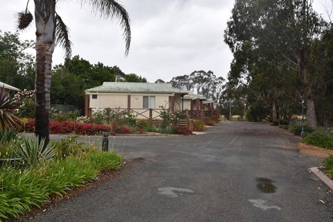 Mount Barker Valley Views Motel & Chalets, Western Australia - Accommodation Resorts 33