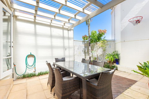 Kensington Self-Contained Modern House (89BROM) - Accommodation Resorts 9