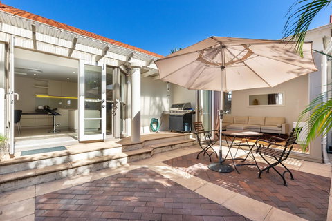 Kensington Self-Contained Modern House (89BROM) - Accommodation Resorts 2