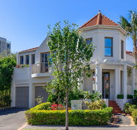Kensington Self-Contained Modern House 89BROM - Accommodation Resorts