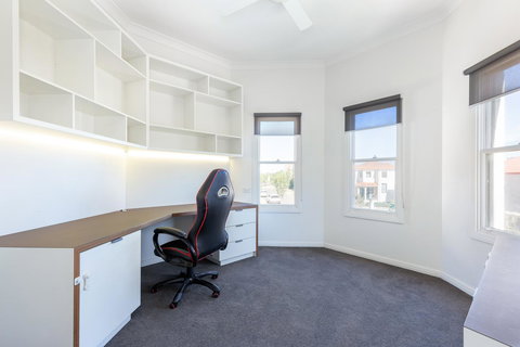 Kensington Self-Contained Modern House (89BROM) - Accommodation Resorts 11