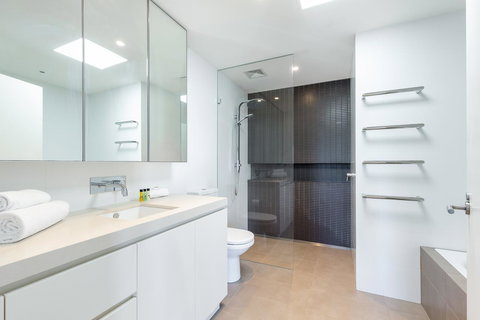 Kensington Self-Contained Modern House (89BROM) - Accommodation Resorts 10