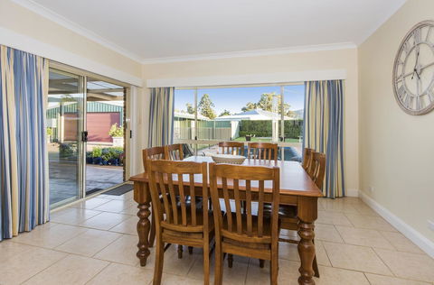 Colonial Court Villas - Accommodation Resorts 15