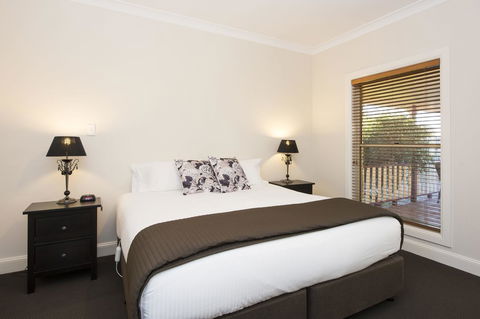 Colonial Court Villas - Accommodation Resorts 13