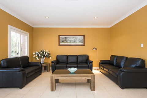 Colonial Court Villas - Accommodation Resorts 16