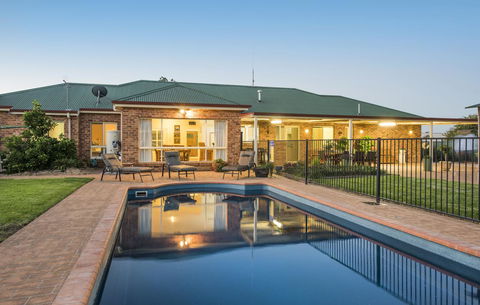 Colonial Court Villas - Accommodation Resorts 2