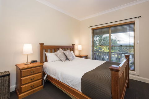 Colonial Court Villas - Accommodation Resorts 12