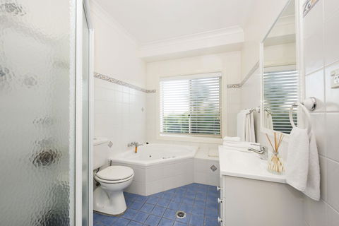 Colonial Court Villas - Accommodation Resorts 10