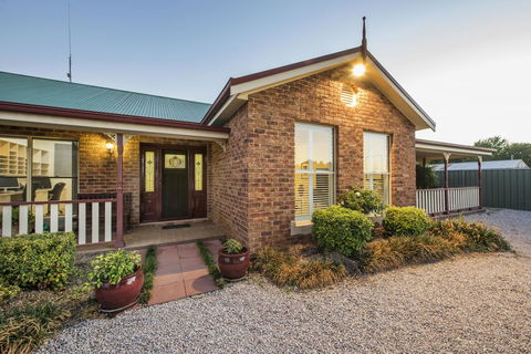 Colonial Court Villas - Accommodation Resorts 1