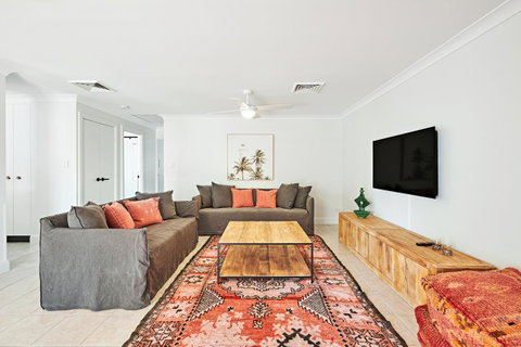 The Lord Byron - Accommodation Resorts 28